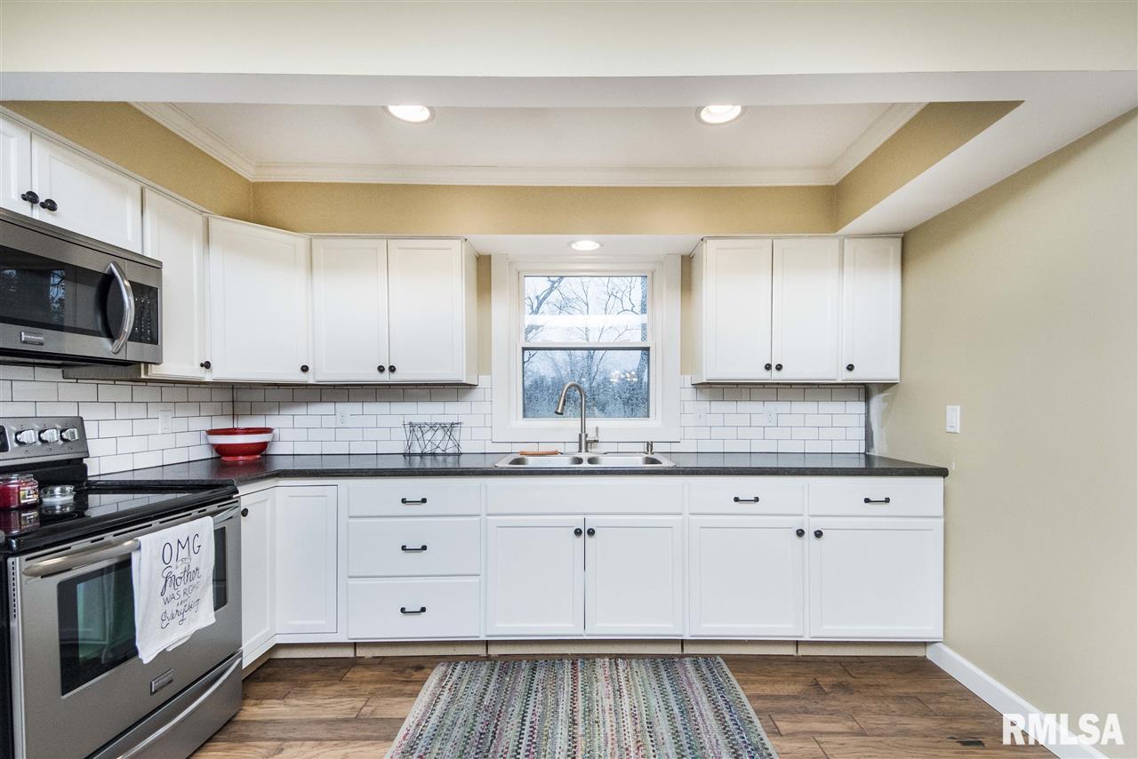 501 Jackson Street Washington, IL 61571 - Photo 13 of 36 Gallery Image 13