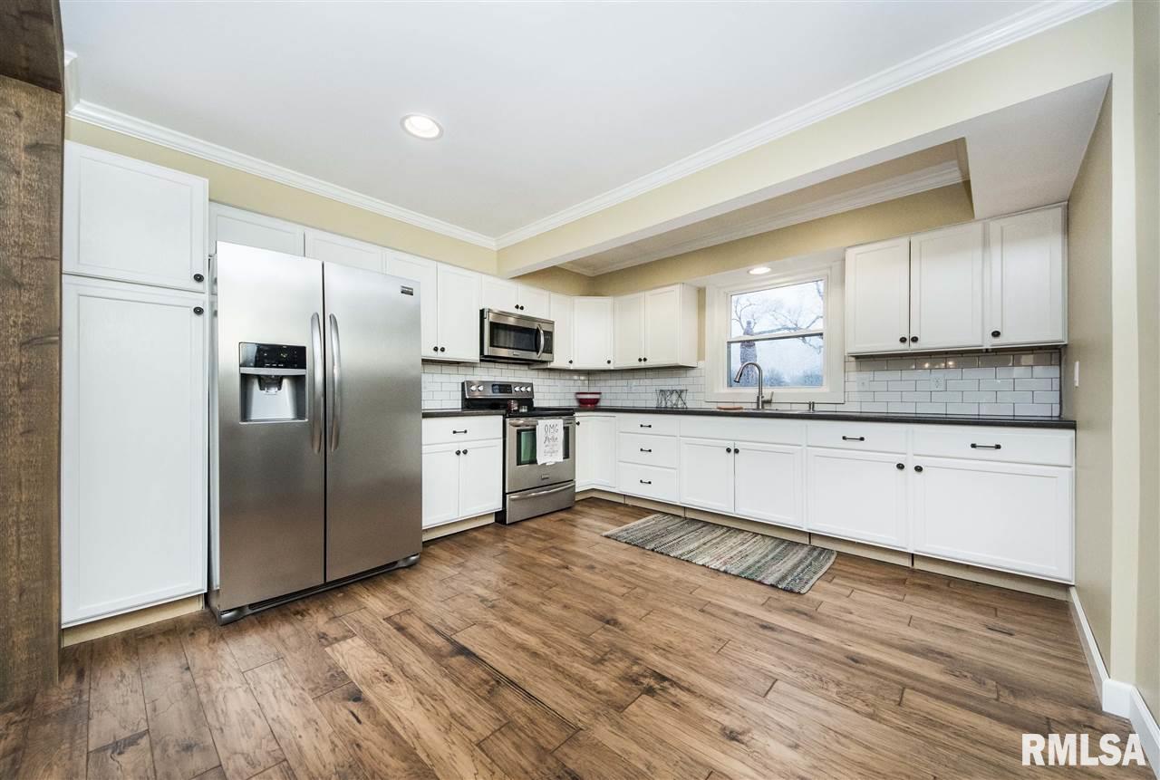 501 Jackson Street Washington, IL 61571 - Photo 2 of 36 Gallery Image 2