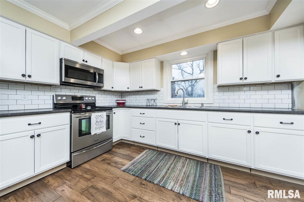 501 Jackson Street Washington, IL 61571 - Photo 3 of 36 Gallery Image 3