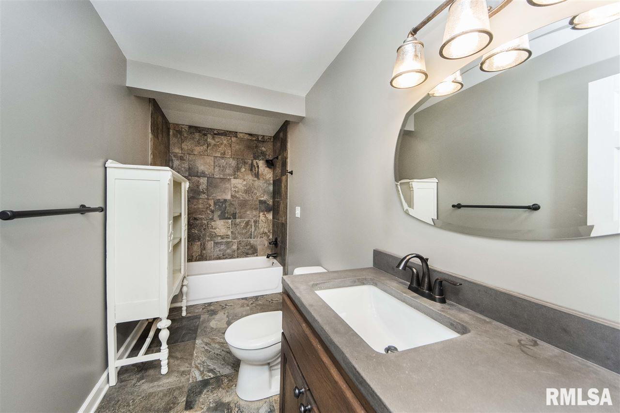 501 Jackson Street Washington, IL 61571 - Photo 4 of 36 Gallery Image 4