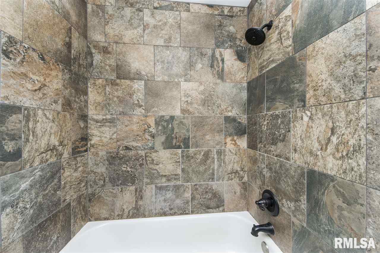 501 Jackson Street Washington, IL 61571 - Photo 5 of 36 Gallery Image 5