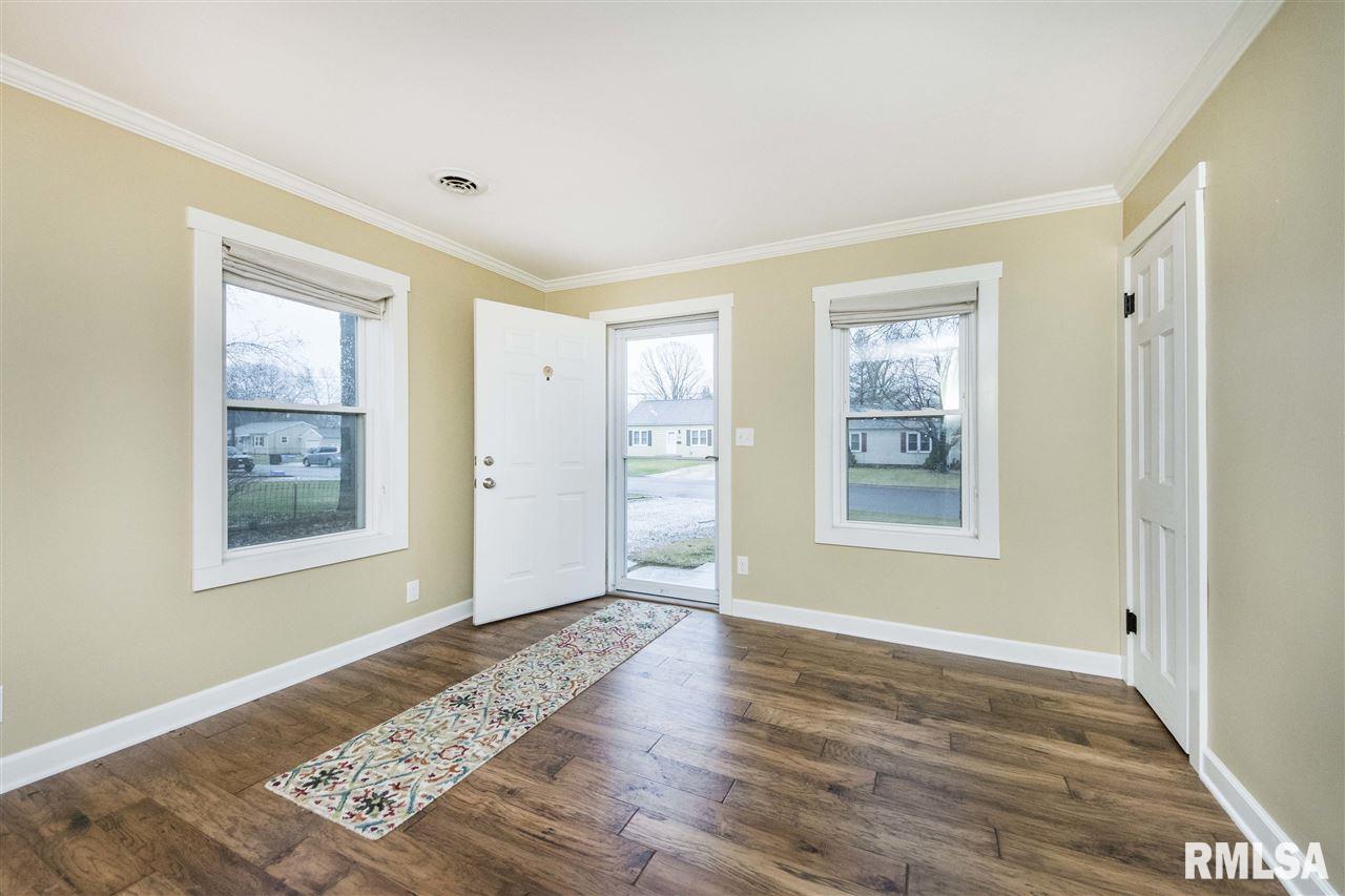 501 Jackson Street Washington, IL 61571 - Photo 8 of 36 Gallery Image 8