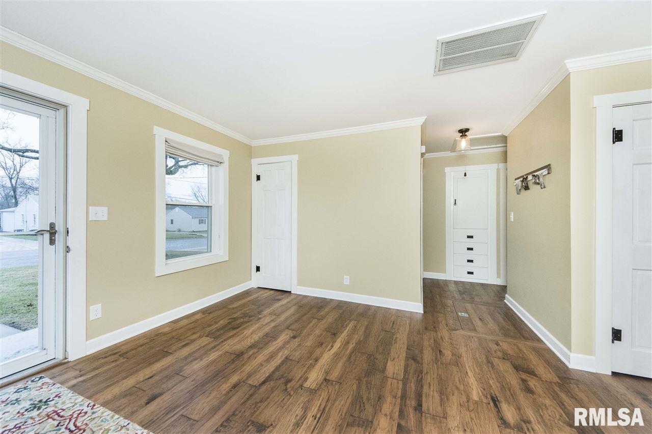 501 Jackson Street Washington, IL 61571 - Photo 10 of 36 Gallery Image 10