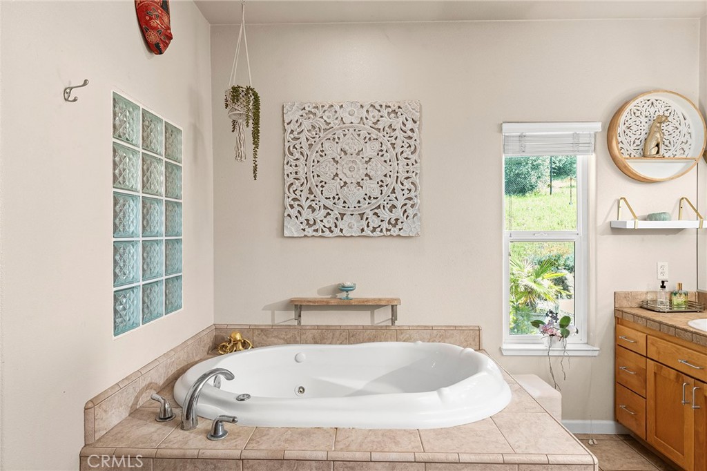 2262 Honey Run Road Chico, CA 95928 - Photo 28 of 74 a bathroom with bathtub and window