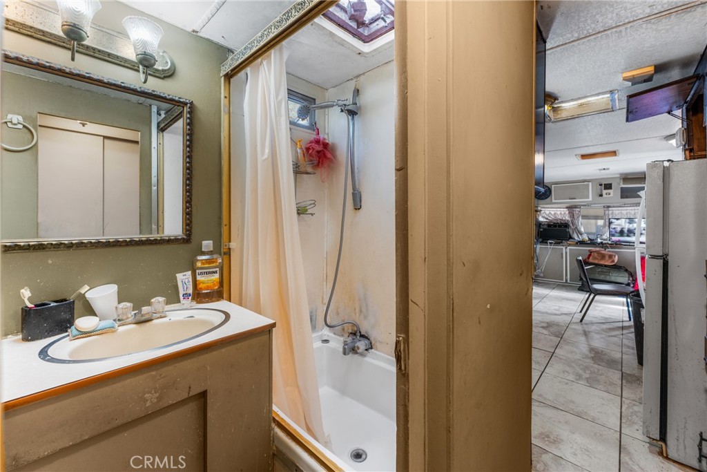 775 East Foothill Boulevard, Unit 14 Rialto, CA 92376 - Photo 23 of 28