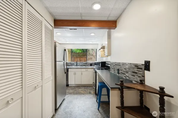 $1,600 | 9533 Lake Shore Boulevard Northeast, Unit A, Seattle, WA 98115