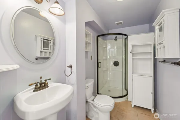 $1,600 | 9533 Lake Shore Boulevard Northeast, Unit A, Seattle, WA 98115
