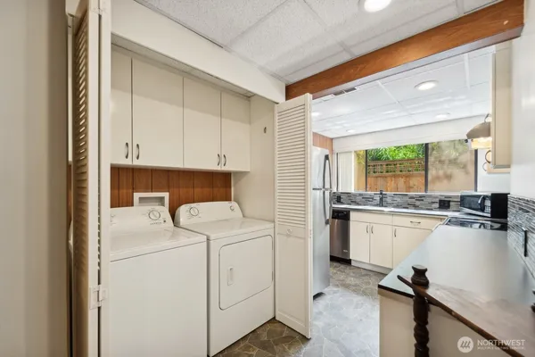 $1,600 | 9533 Lake Shore Boulevard Northeast, Unit A, Seattle, WA 98115