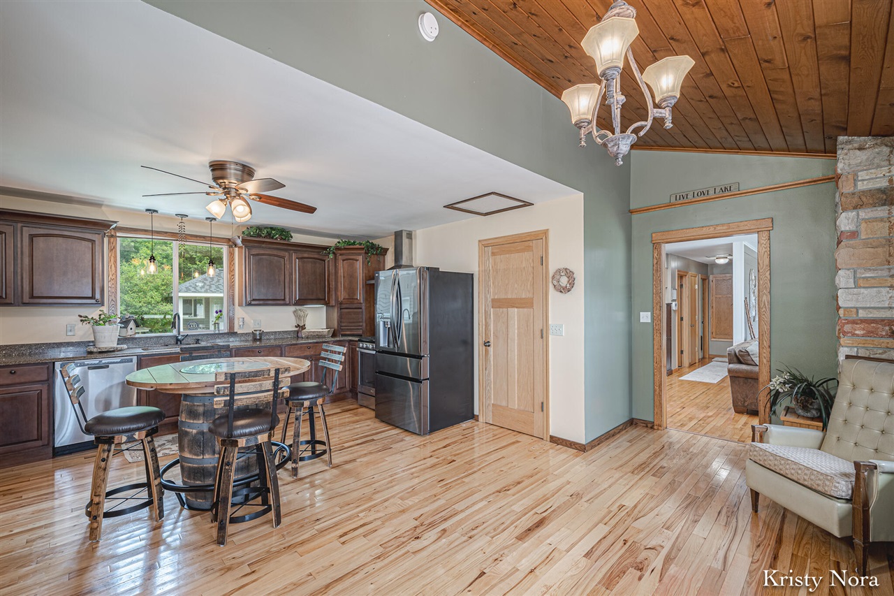 5937 East Pakes Road Crystal, MI 48818 - Photo 5 of 34