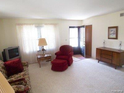 24541 Woodbridge Road, Unit 40 Warren, MI 48091 - Photo 3 of 10 living room