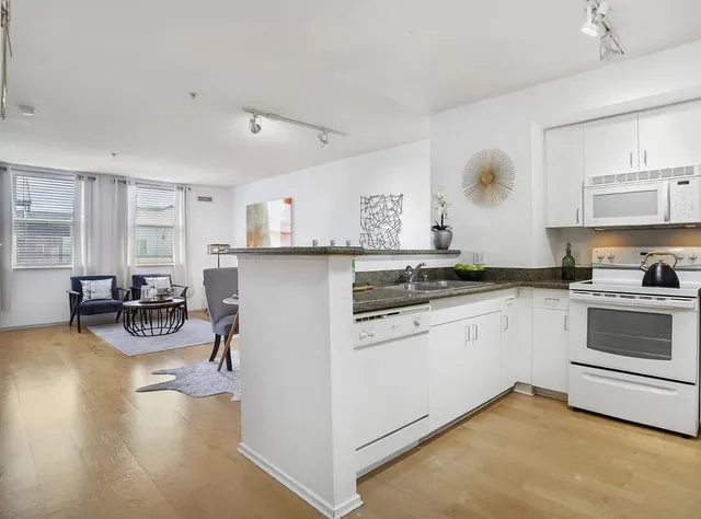 $2,995 | 8300 Oceanview Terrace, Unit 406, San Francisco, CA 94132