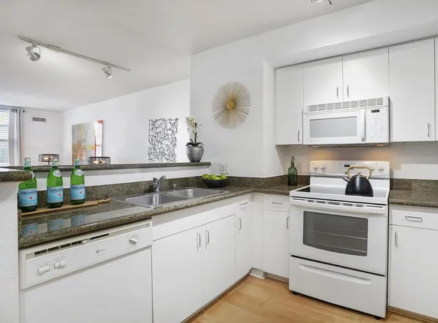 $2,995 | 8300 Oceanview Terrace, Unit 406, San Francisco, CA 94132