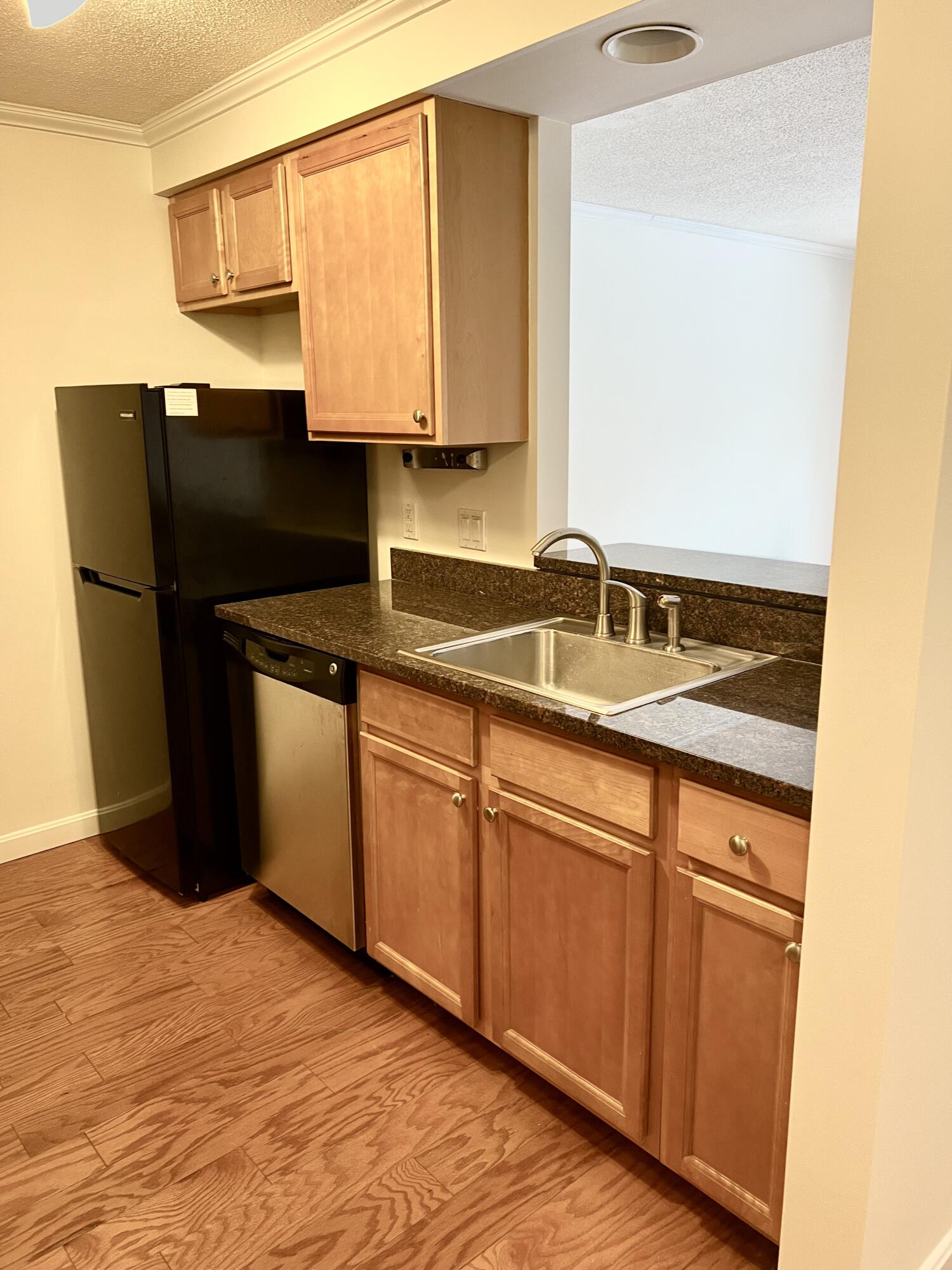 79 East Ridge Road, Unit 109 Southwest Harbor, ME 04679 - Photo 6 of 43 Kitchen