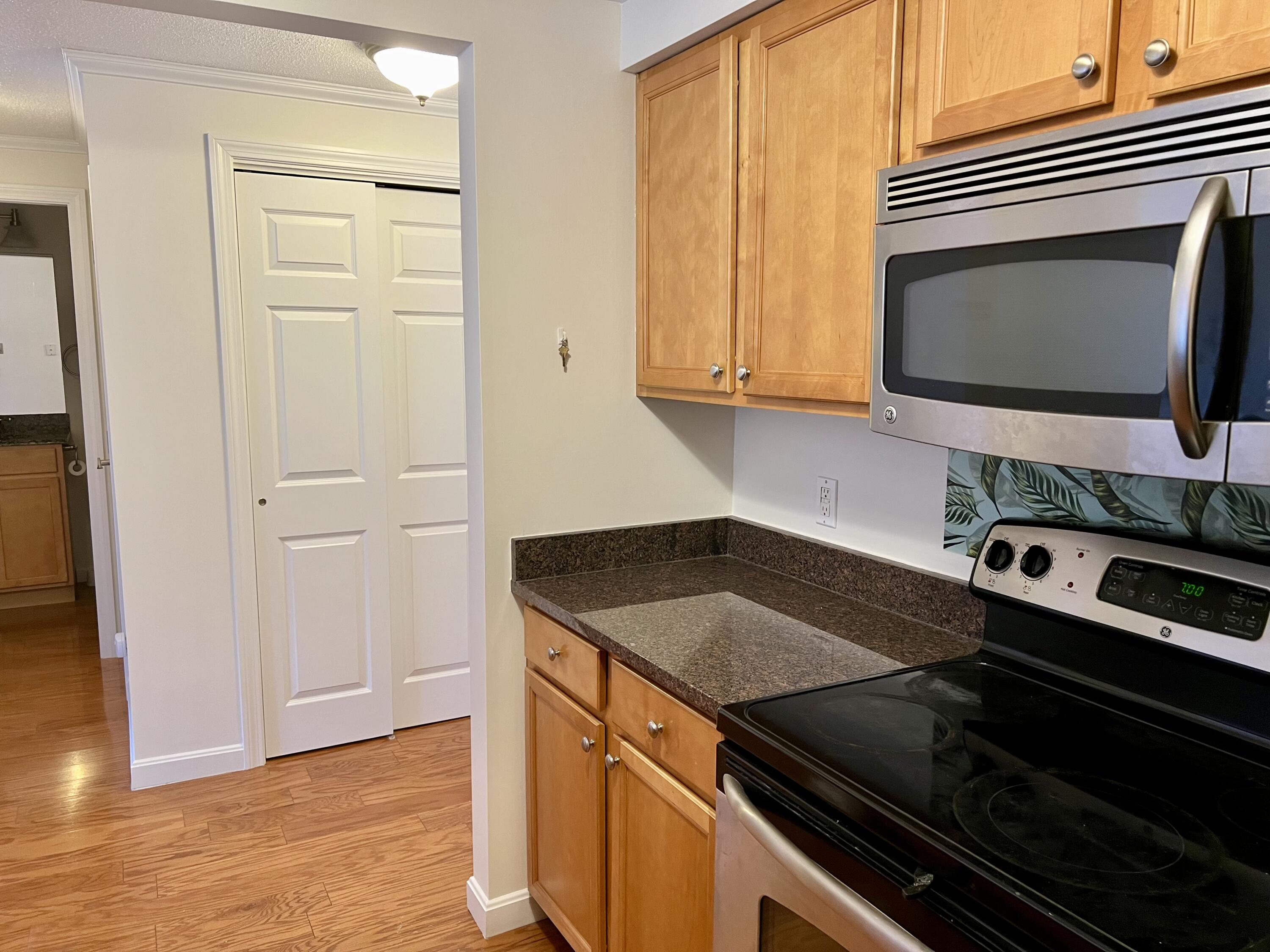 79 East Ridge Road, Unit 109 Southwest Harbor, ME 04679 - Photo 8 of 43 Kitchen