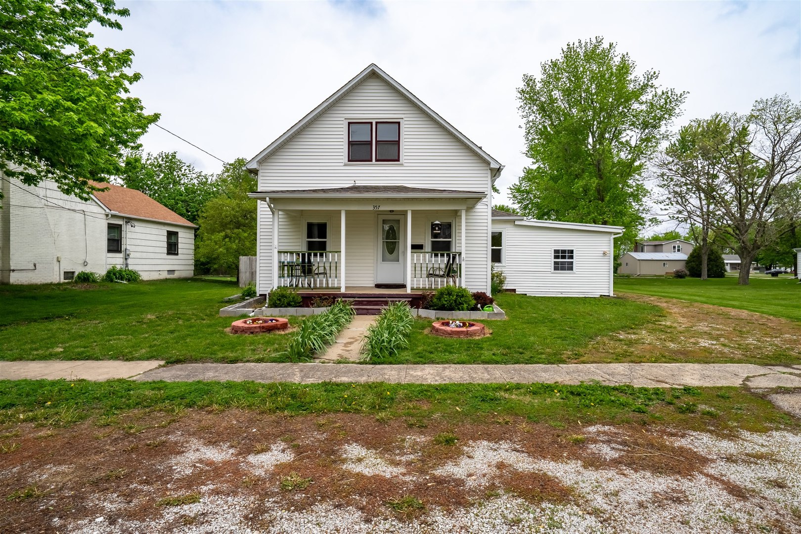 357 West 3rd Street El Paso, IL 61738 - Photo 2 of 29