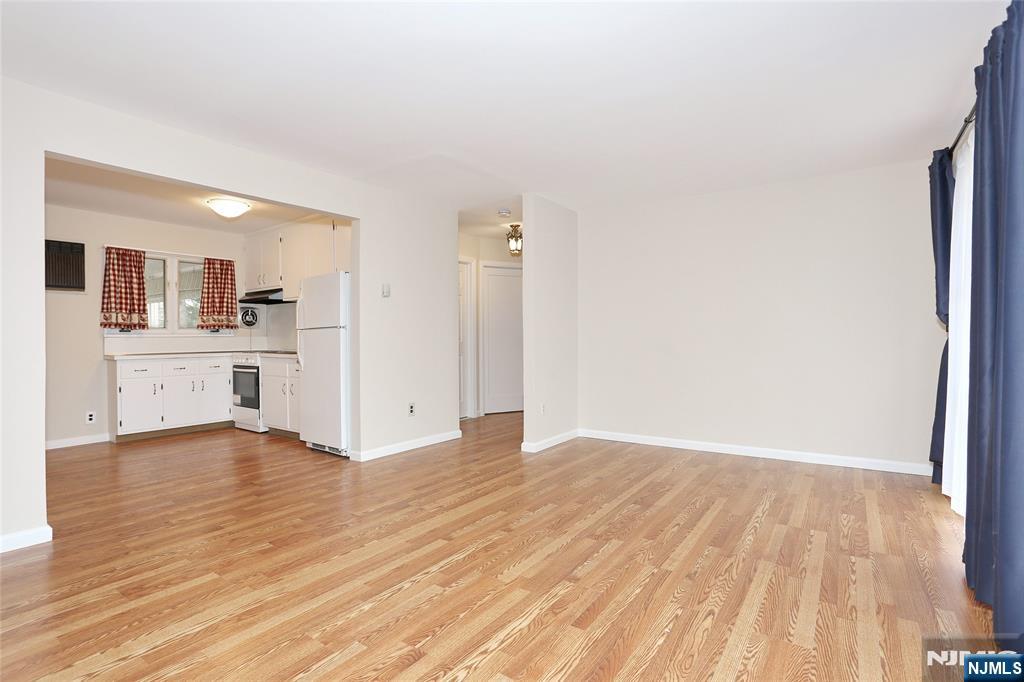 324 Edstan Way Paramus, NJ 07652 - Photo 6 of 35