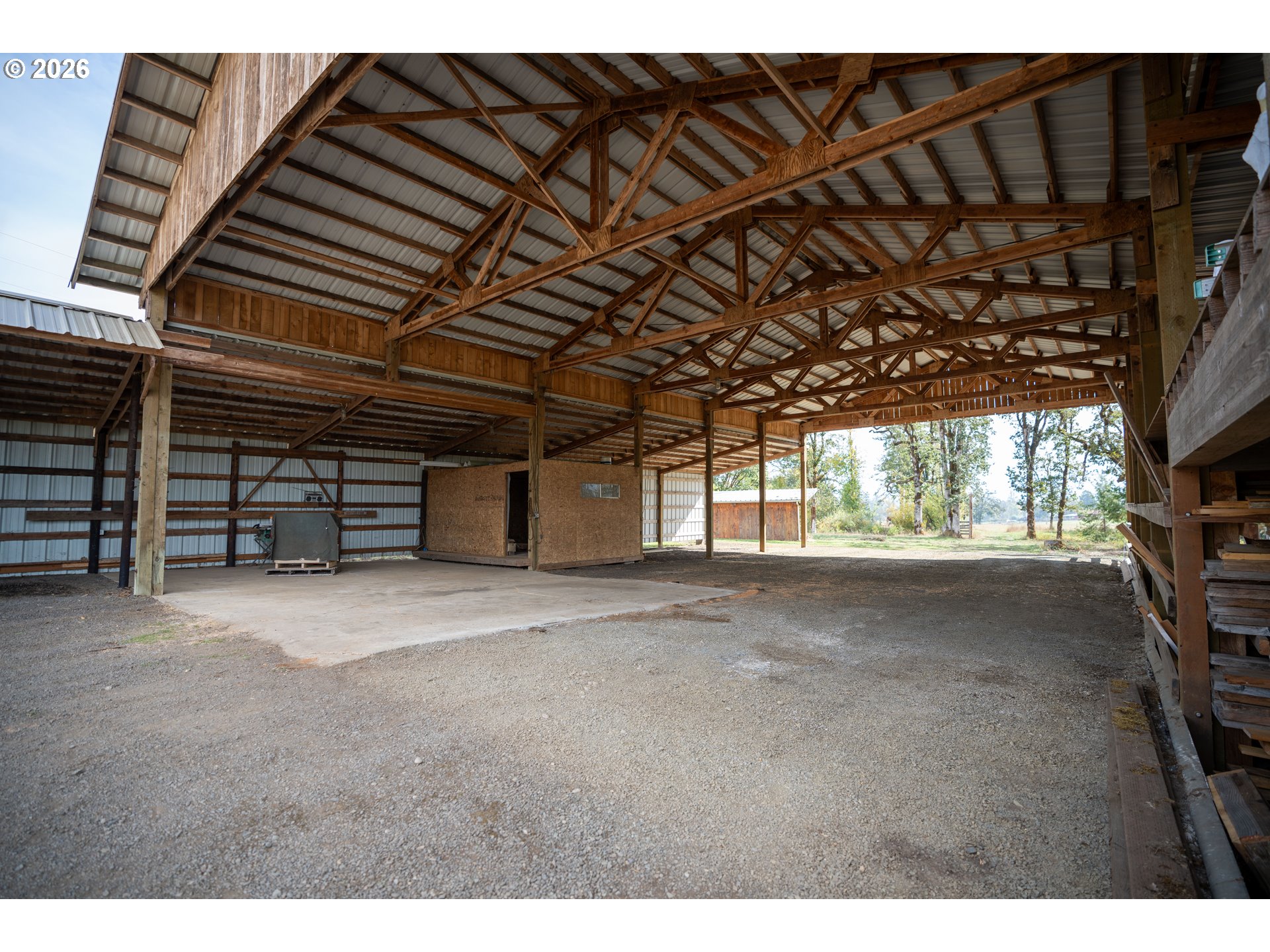 37075 Camp Creek Road Springfield, OR 97478 - Photo 32 of 48 a view of a big room with closet