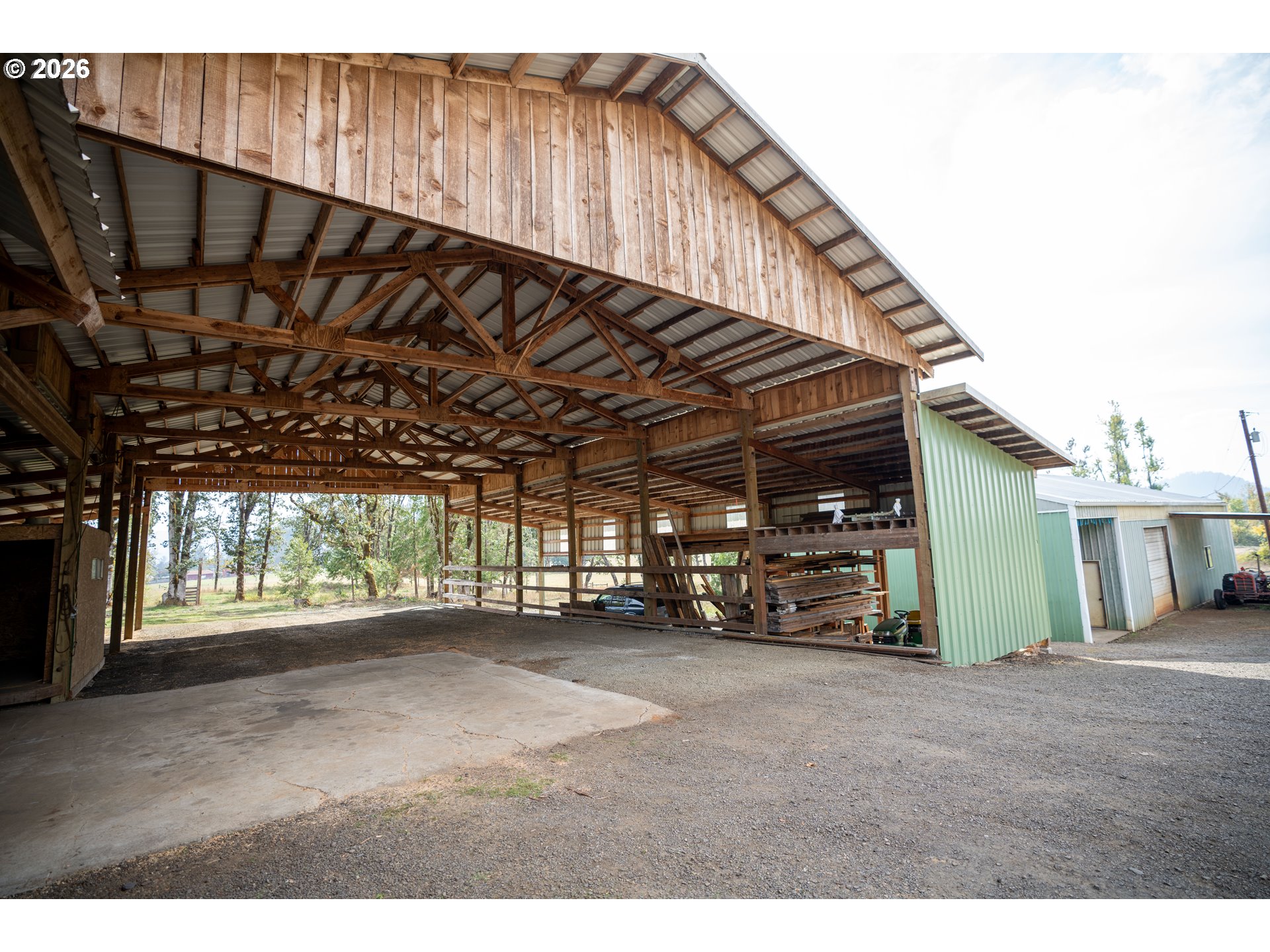37075 Camp Creek Road Springfield, OR 97478 - Photo 33 of 48 a view of a big room with an entryway