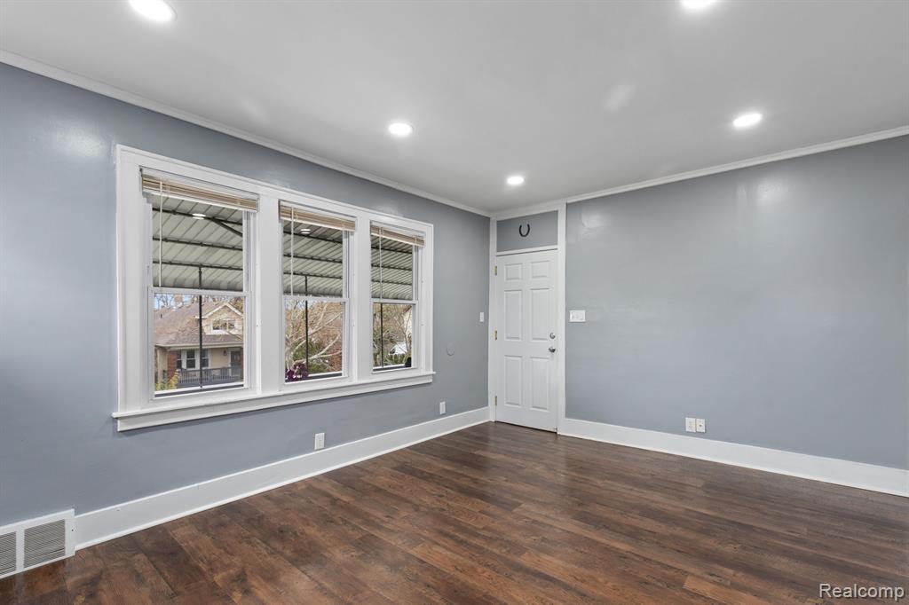 1347 Wayburn Street Grosse Pointe, MI 48230 - Photo 18 of 32