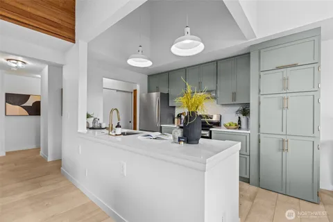 $599,950 | 4911 Fremont Avenue North, Unit 303, Seattle, WA 98103