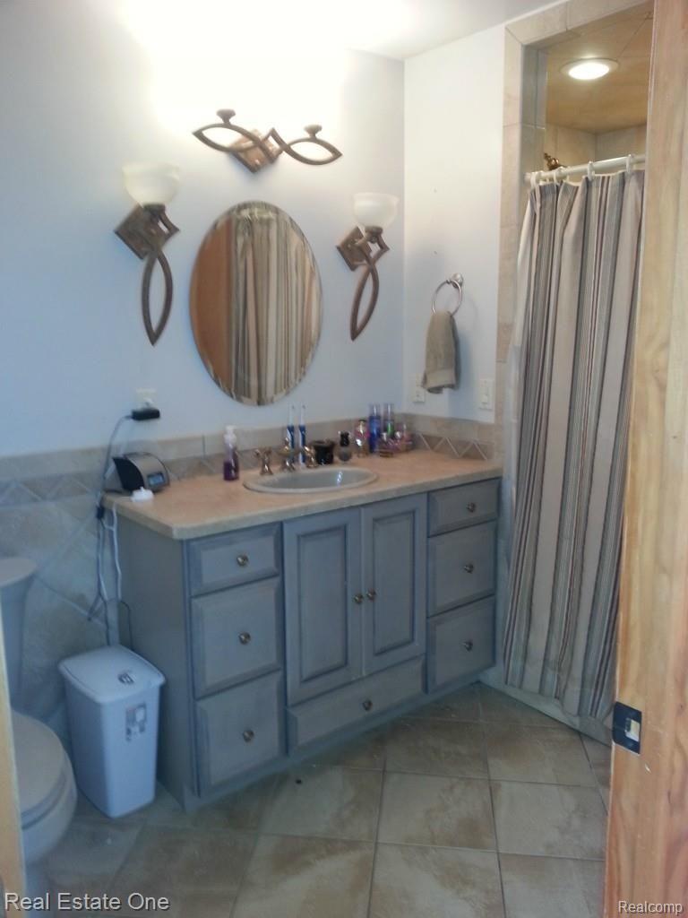 28216 Bayberry Road Farmington, MI 48331 - Photo 15 of 28 Master Bath