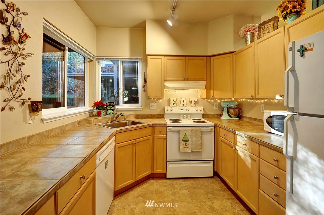 3918 243rd Place Southeast, Unit F201 Bothell, WA 98021 - Photo 5 of 17