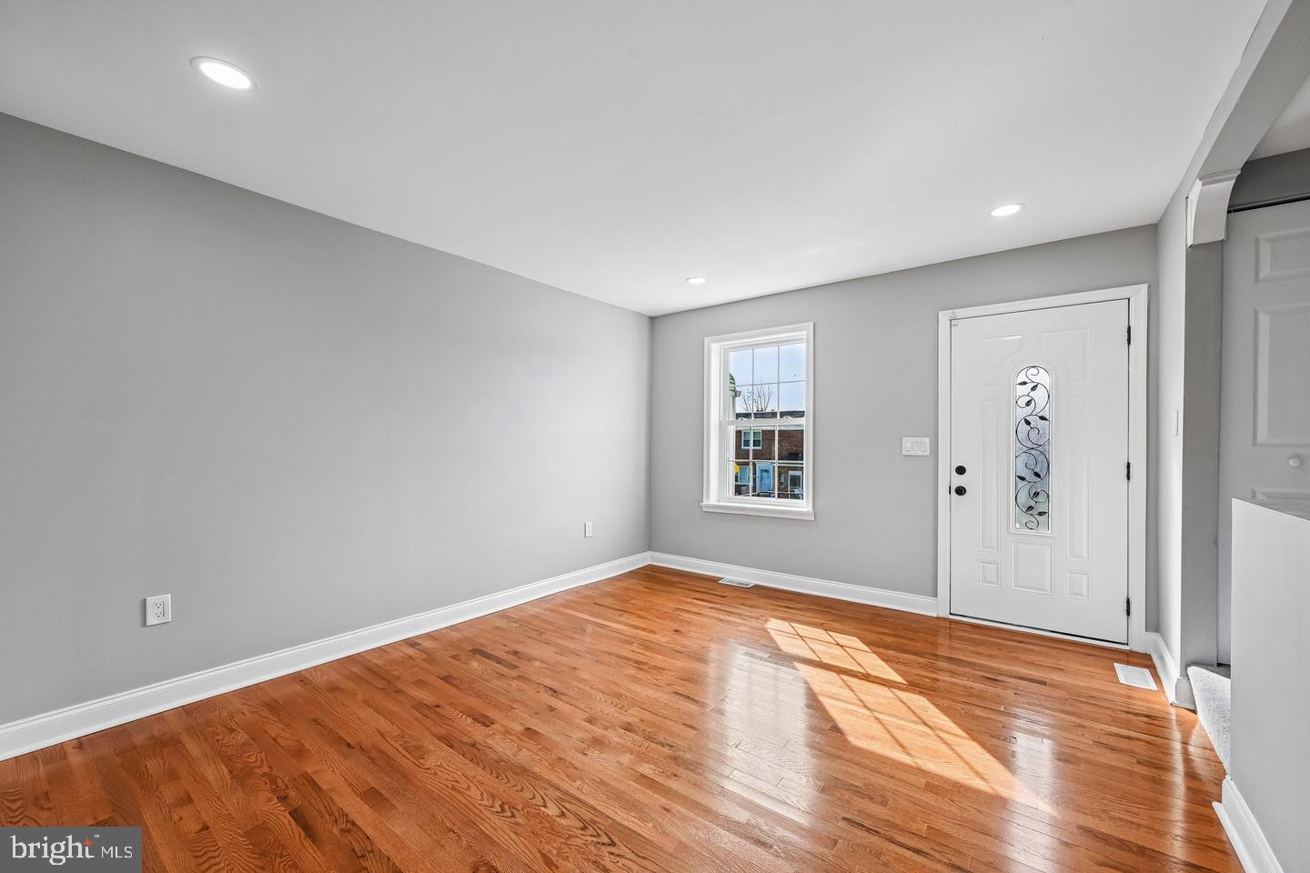 628 Roundview Road Baltimore, MD 21225 - Photo 5 of 47 Gallery Image 5