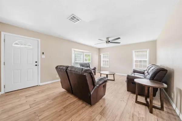 $1,500 | 713 East Franklin Street, Hillsboro, TX 76645