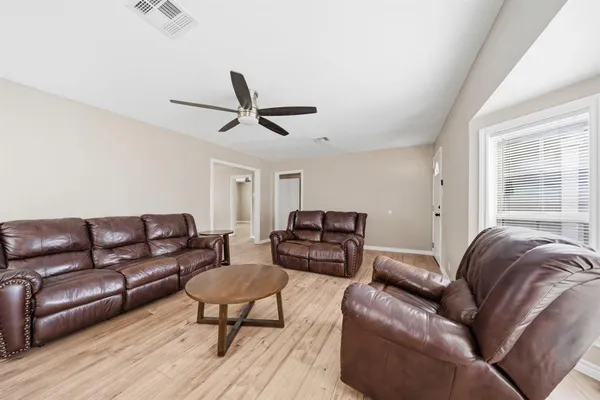 $1,500 | 713 East Franklin Street, Hillsboro, TX 76645