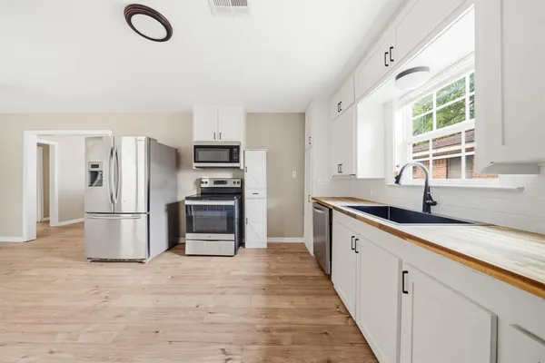 $1,500 | 713 East Franklin Street, Hillsboro, TX 76645