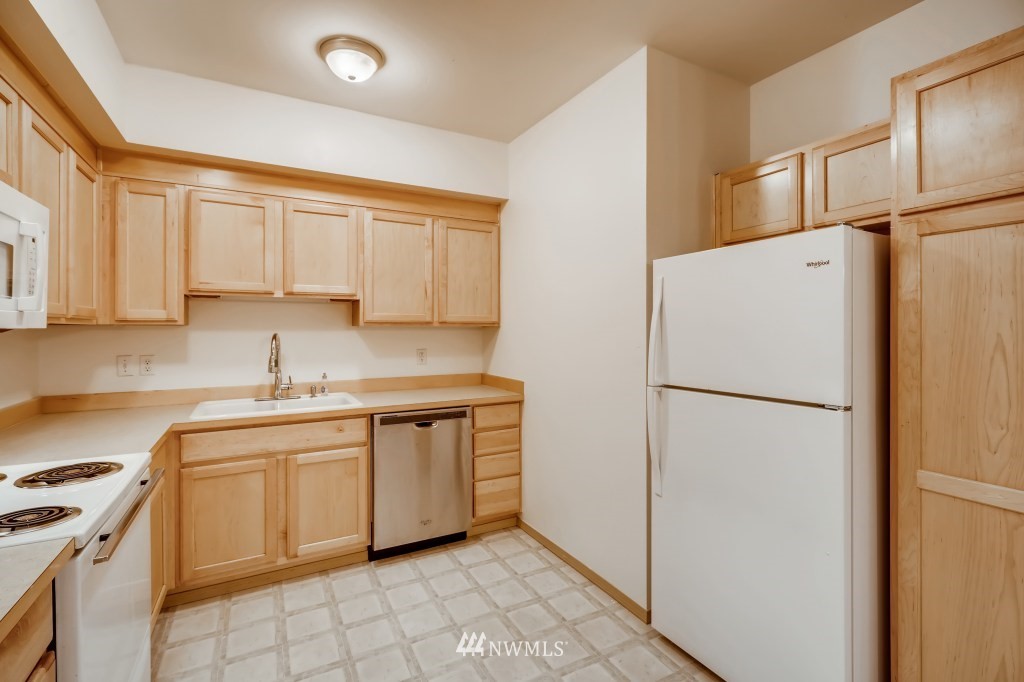 2804 Southeast 8th Place, Unit 1106 Renton, WA 98058 - Photo 8 of 24 Gallery Image 8