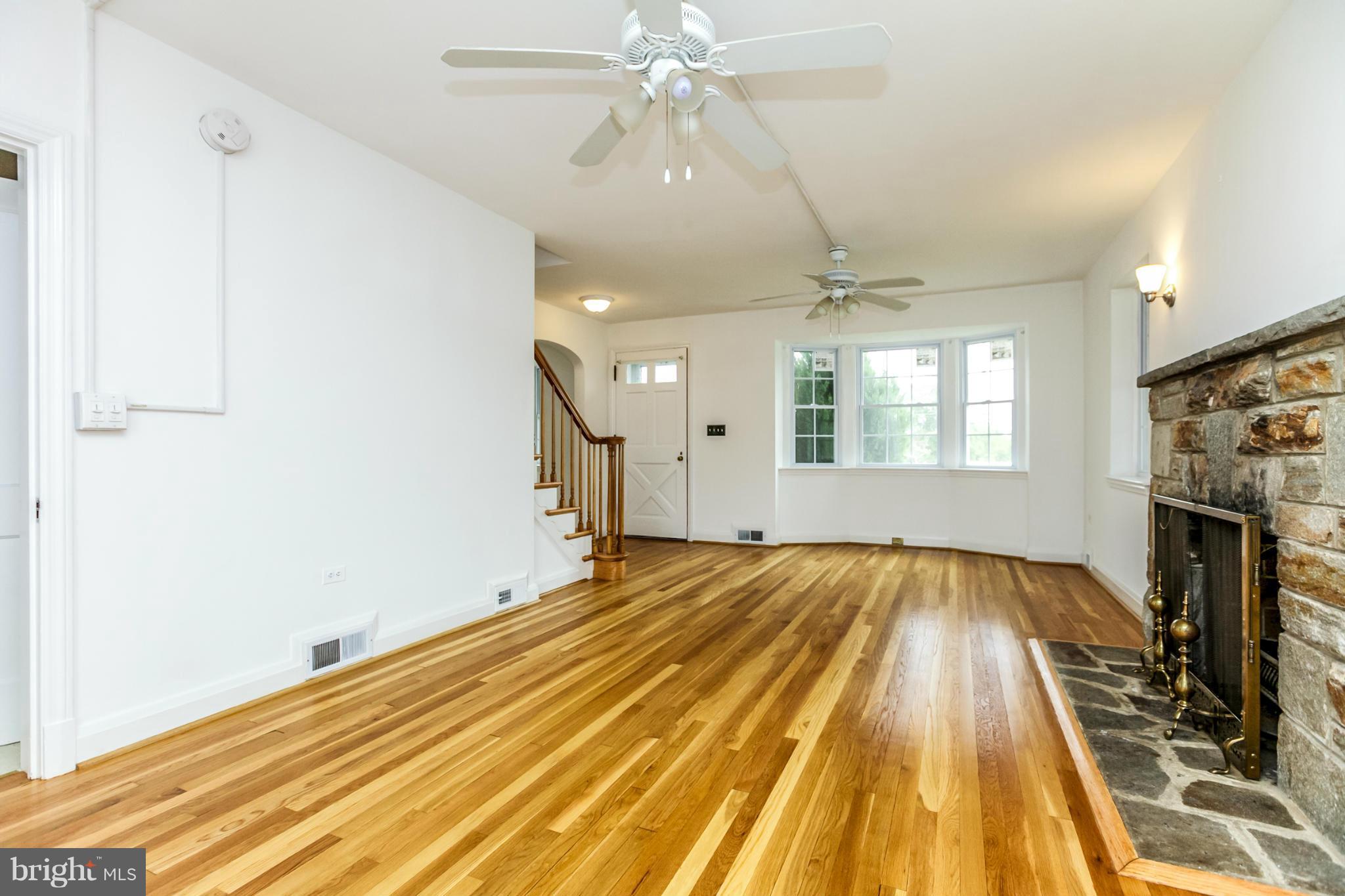 1460 Rolling Rd. Catonsville, MD 21228 - Photo 6 of 30 Living Room