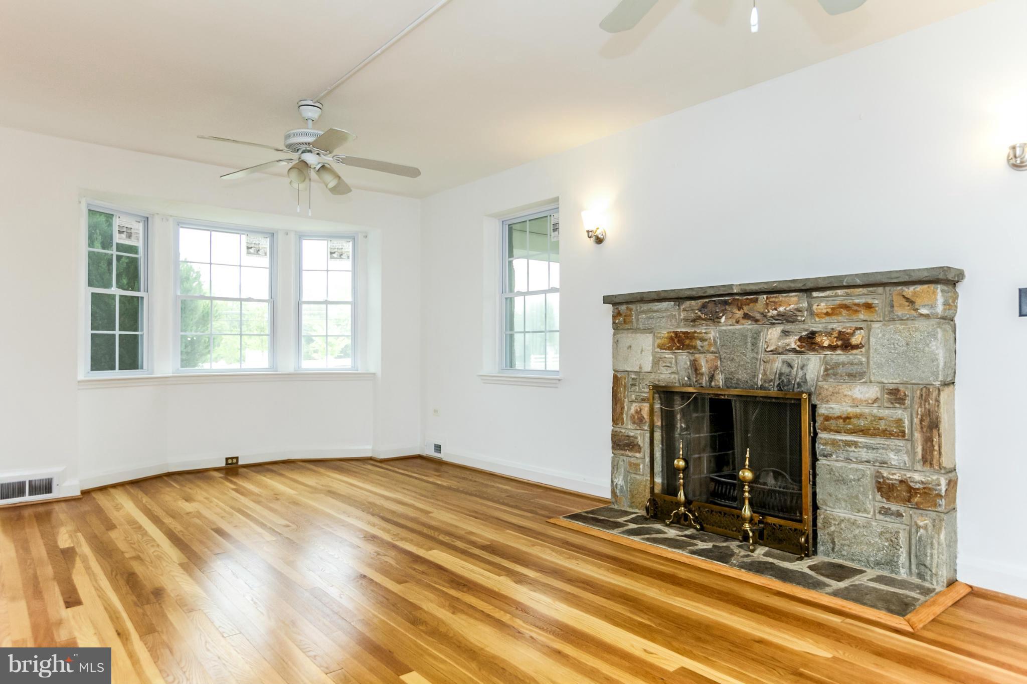 1460 Rolling Rd. Catonsville, MD 21228 - Photo 8 of 30 Living Room