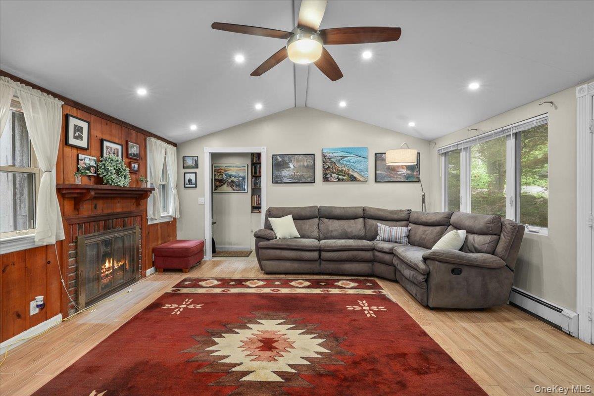 106 Ridgeland Road South Salem, NY 10590 - Photo 12 of 31 Living Room