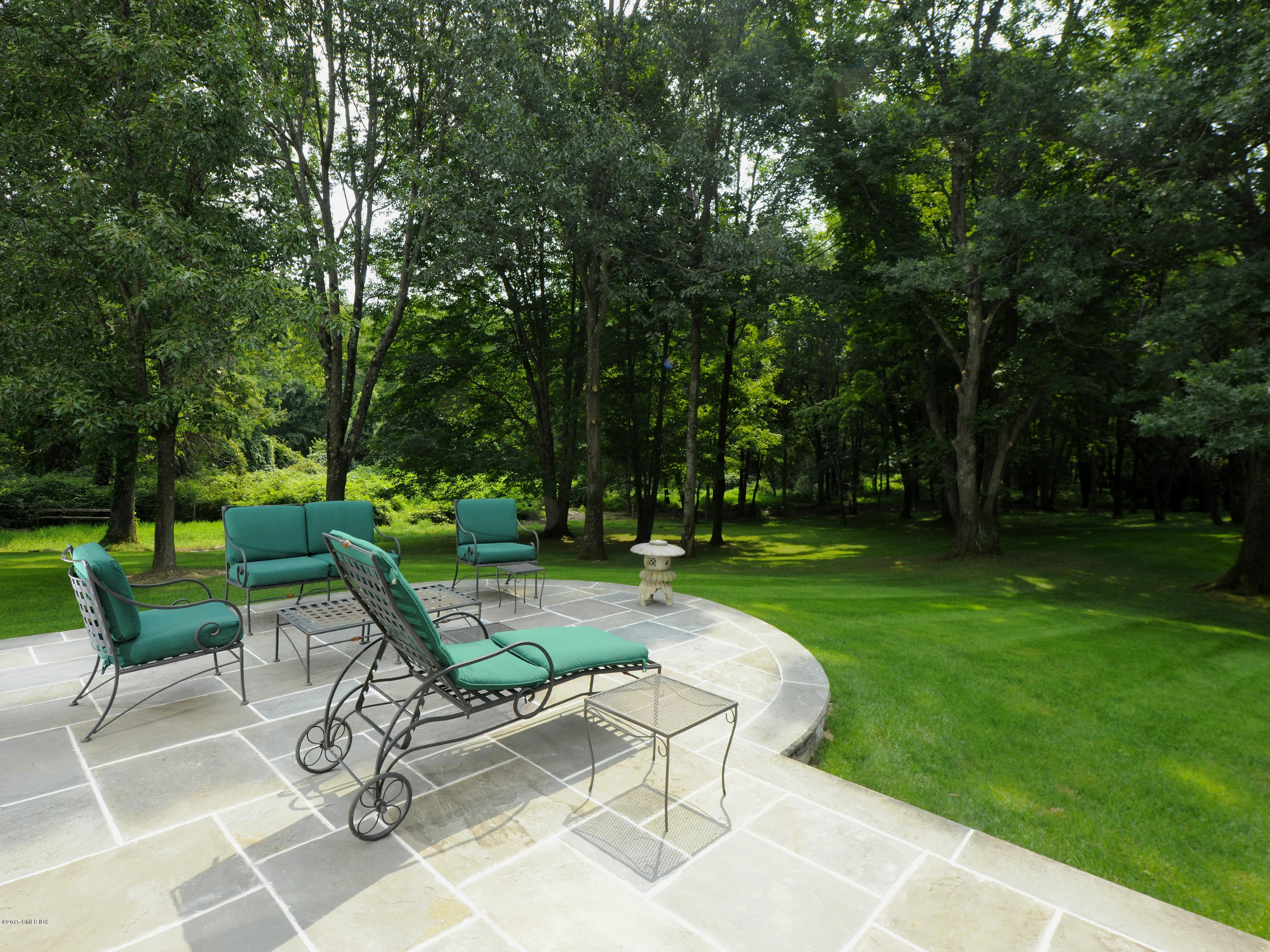 2 Lower Cross Road Greenwich, CT 06831 - Photo 10 of 11 Patio