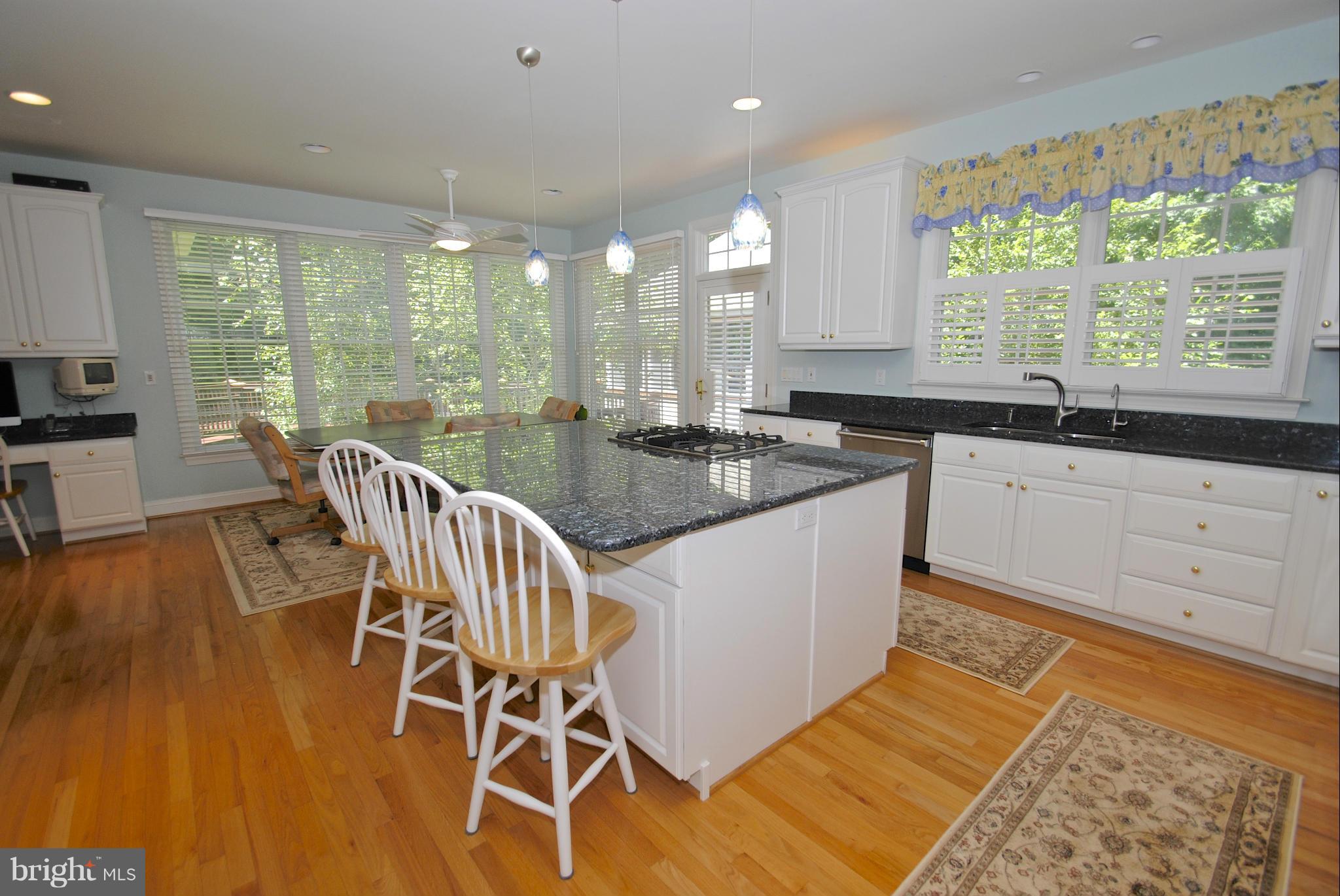 46 Colony Crossing Edgewater, MD 21037 - Photo 18 of 30 Gleaming HW floors, breakfast nook