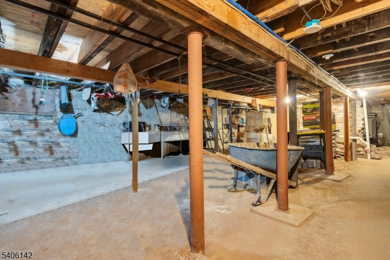 647 Scotland Road Orange, NJ 07050 - Photo 11 of 13