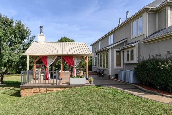 $1,140,000 | 22119 171st Street, Basehor, KS 66007