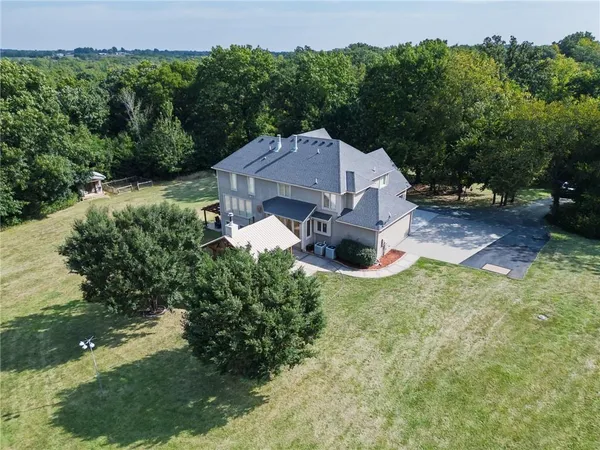 $1,140,000 | 22119 171st Street, Basehor, KS 66007