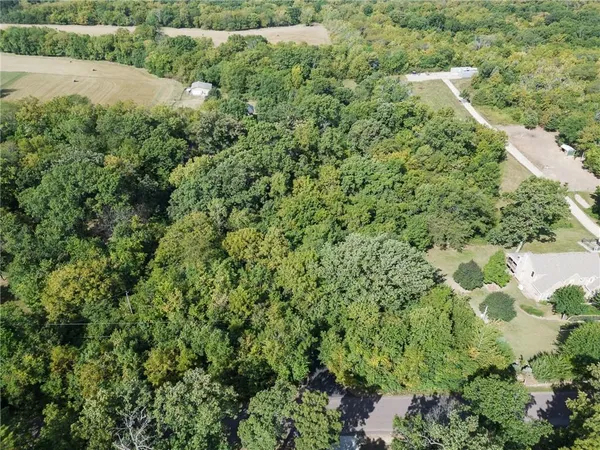 $1,140,000 | 22119 171st Street, Basehor, KS 66007
