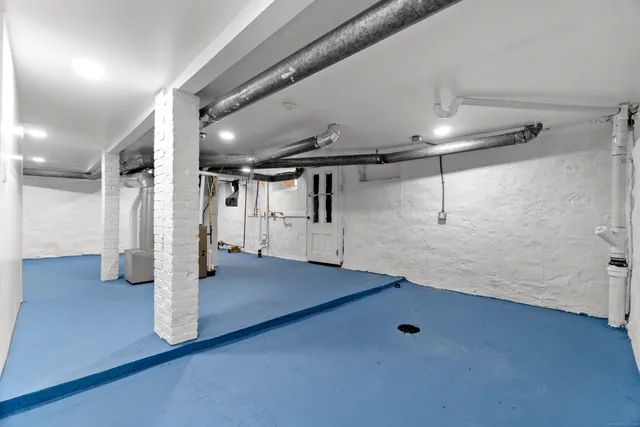 a view of a storage & utility room