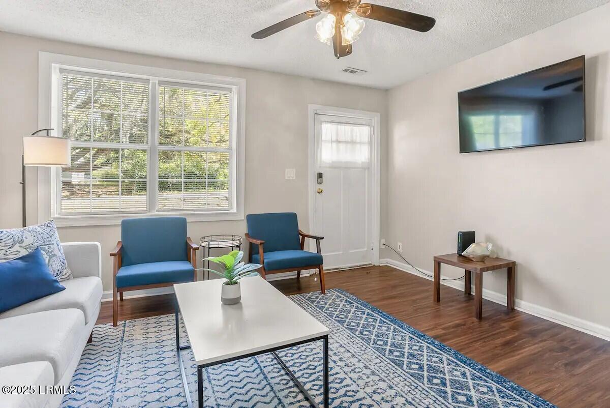 162 James Street Beaufort, SC 29902 - Photo 3 of 21 Jennifer Pratt - c6e9c53f-5f07-4987-a13c