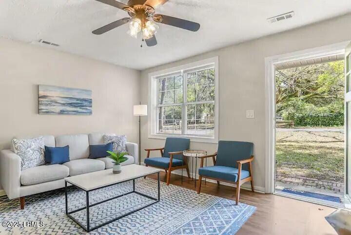 162 James Street Beaufort, SC 29902 - Photo 4 of 21 Jennifer Pratt - a70589e5-fe23-44cb-874c