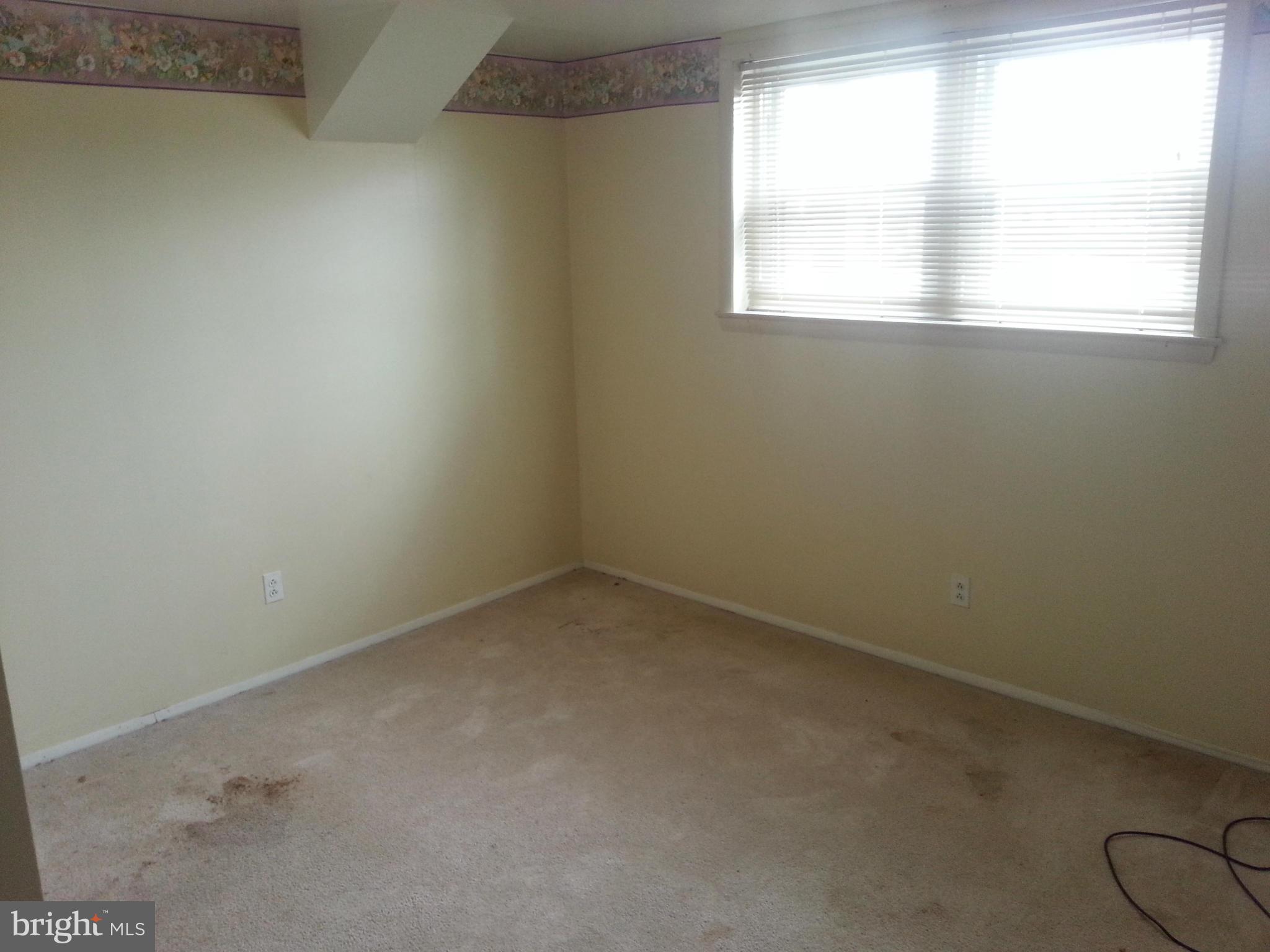 6707 Fordcrest Road Baltimore, MD 21237 - Photo 14 of 21 an empty room with a window