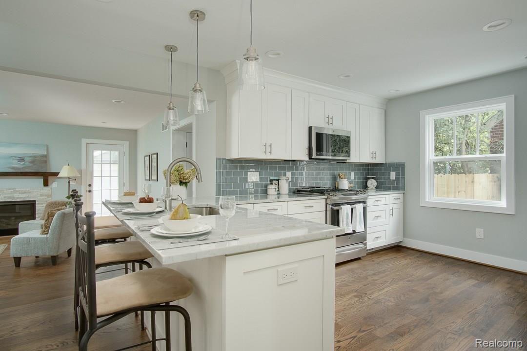 2832 Windemere Road Birmingham, MI 48009 - Photo 7 of 30 Windermere-Staged-004.jpg
