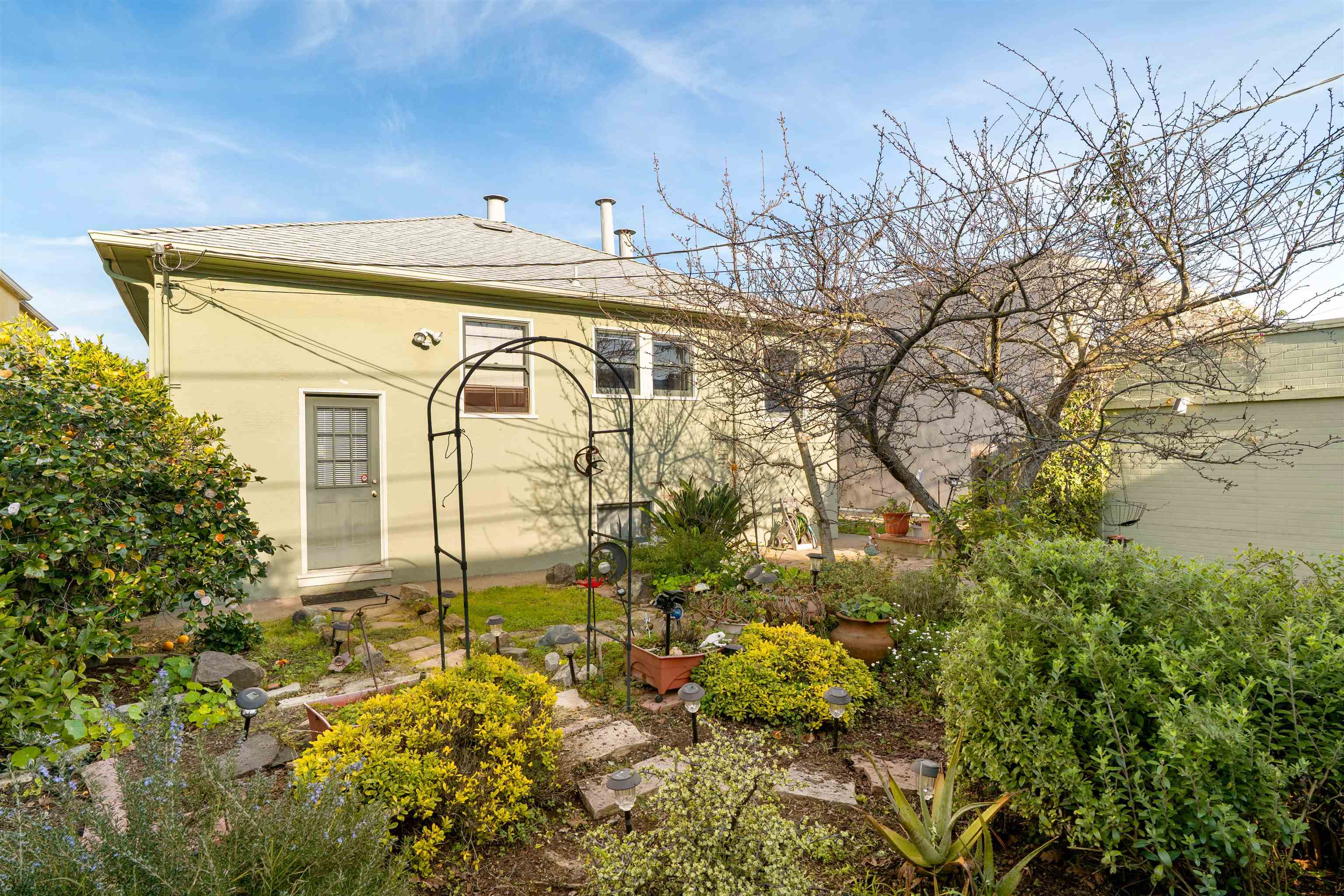 3010 Fairview Avenue Alameda, CA 94501 - Photo 11 of 37