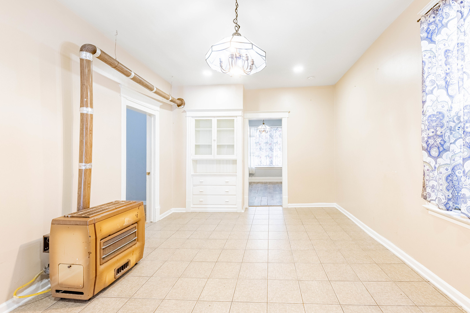 3022 South Homan Avenue Chicago, IL 60623 - Photo 17 of 29 a view of livingroom with hardwood