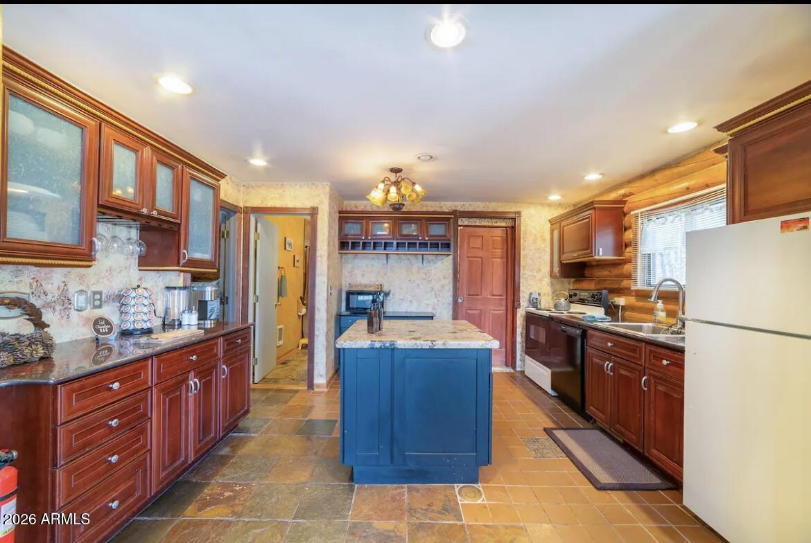 6653 Ridge Road Pine, AZ 85544 - Photo 12 of 40 Kitchen3