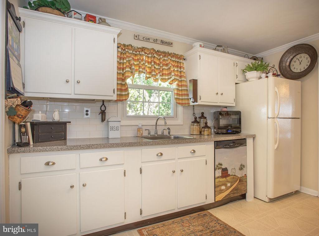 2406 Duncan Road Wilmington, DE 19808 - Photo 5 of 18 Nice Size Kitchen