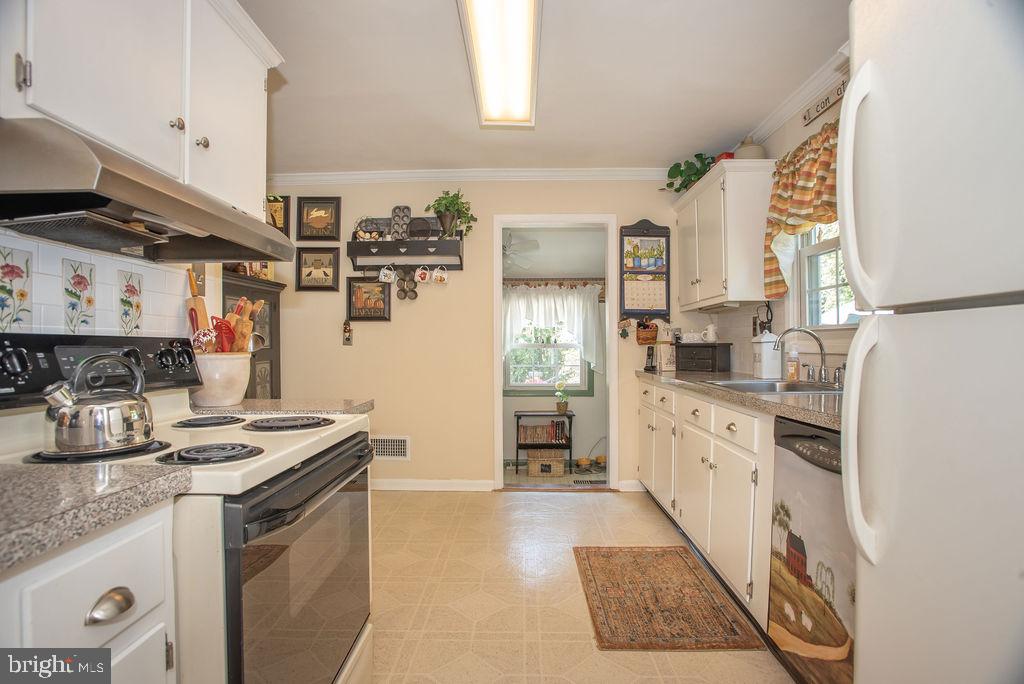 2406 Duncan Road Wilmington, DE 19808 - Photo 6 of 18 Another View of Kitchen